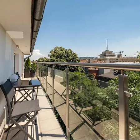 Lovely 1-bdr With View Of Cathedral Apartment *