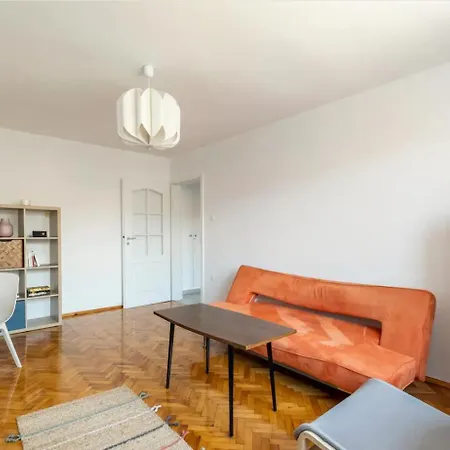 Lovely 1-bdr With View Of Cathedral Apartment